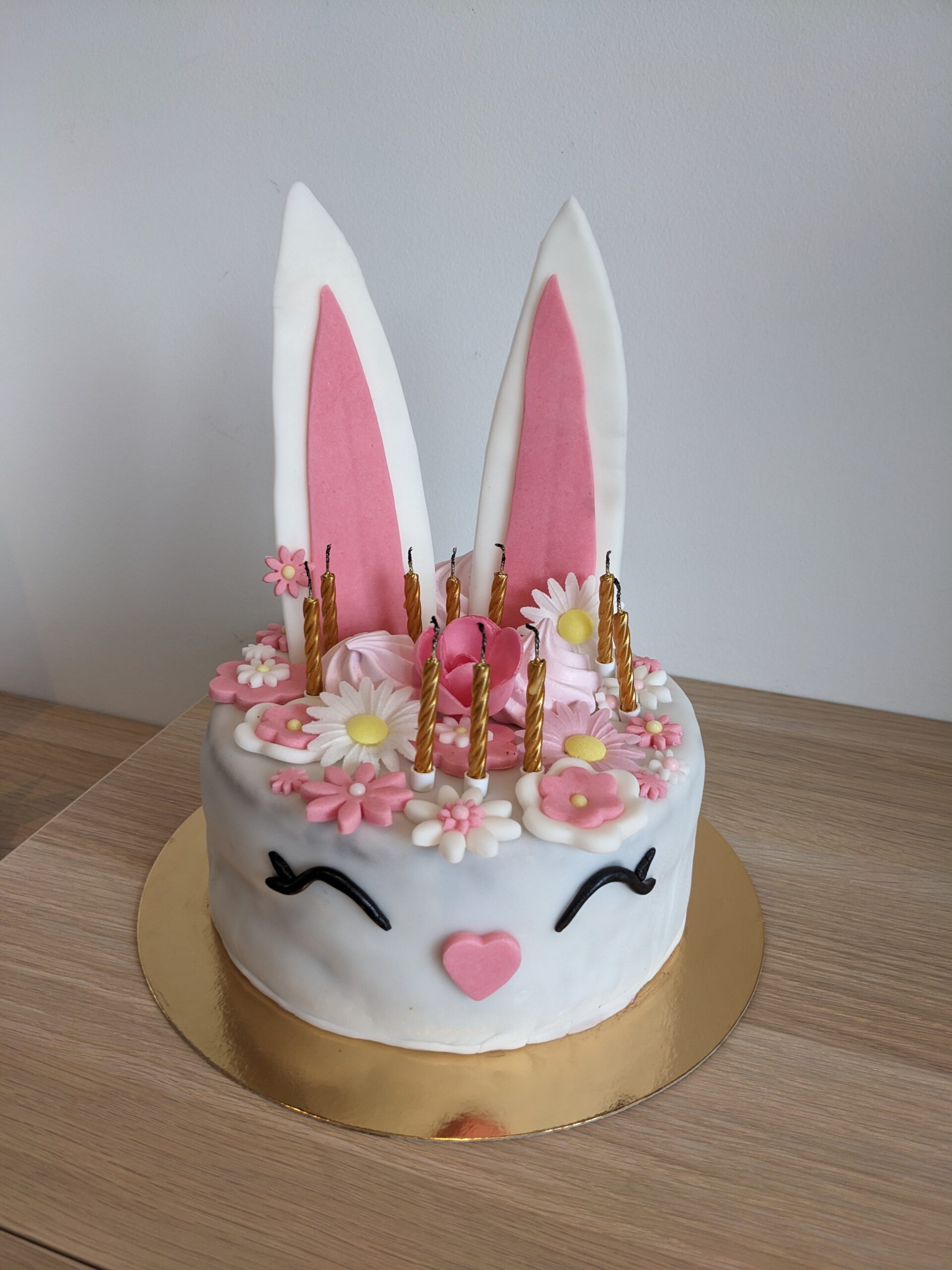 Gâteau d’anniversaire lapin mignon